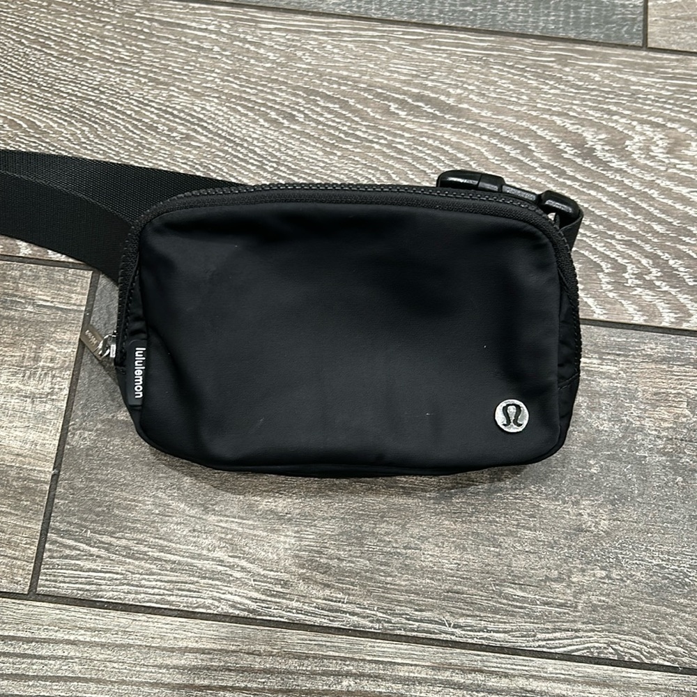 32. Lulu Belt Bag 1L